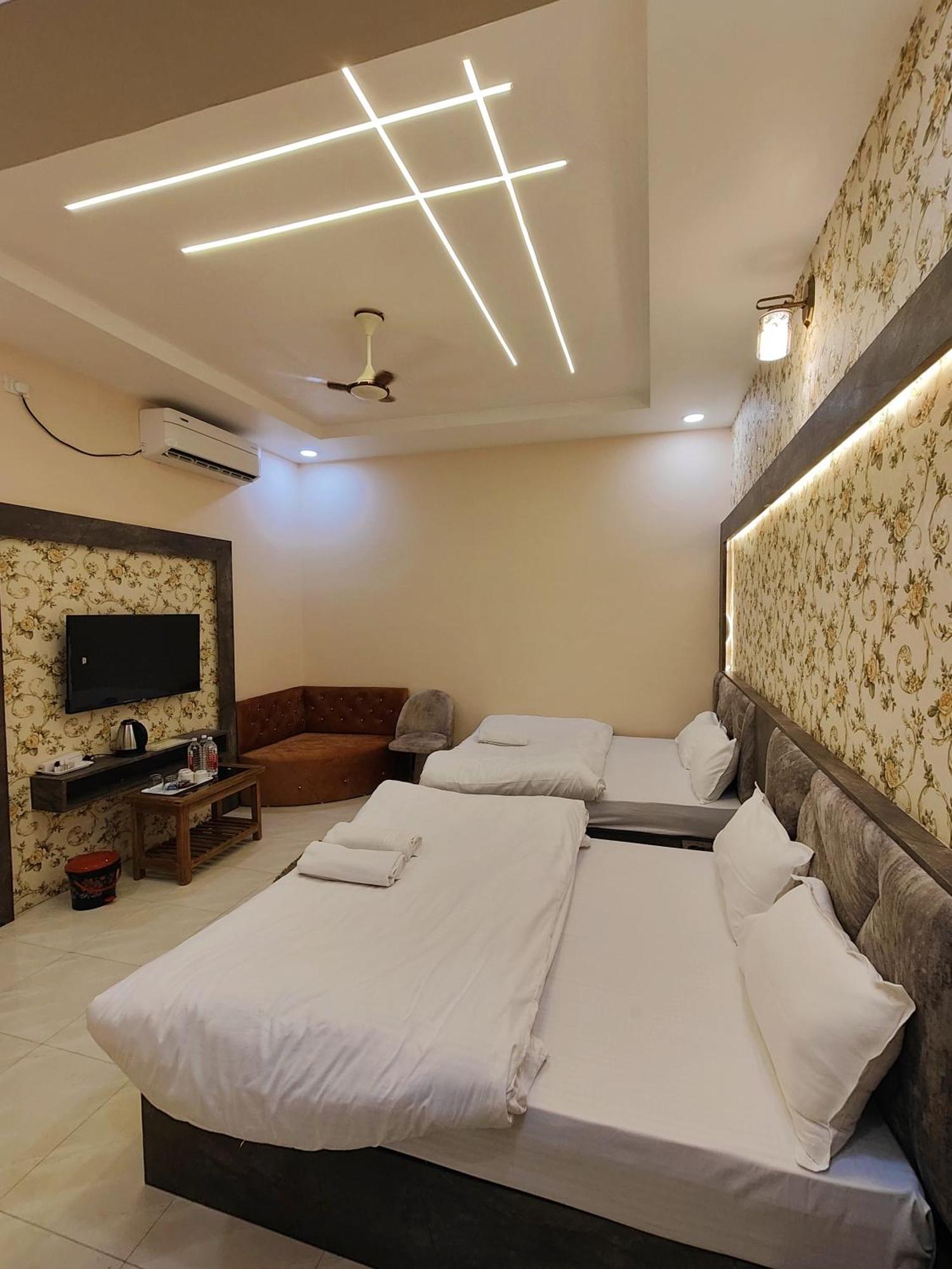 Hotel Mangal Murti Varanasi Exterior foto