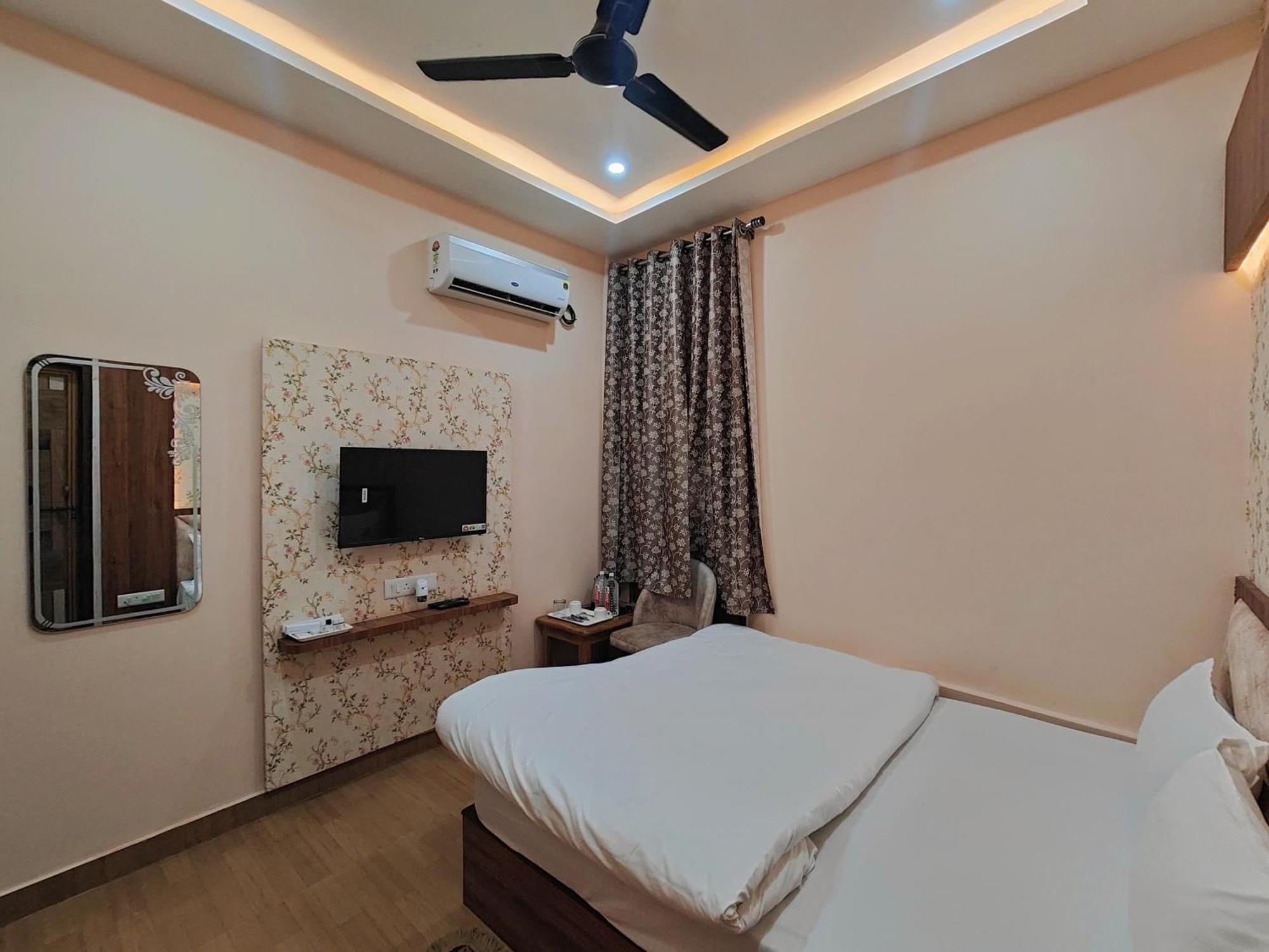 Hotel Mangal Murti Varanasi Exterior foto