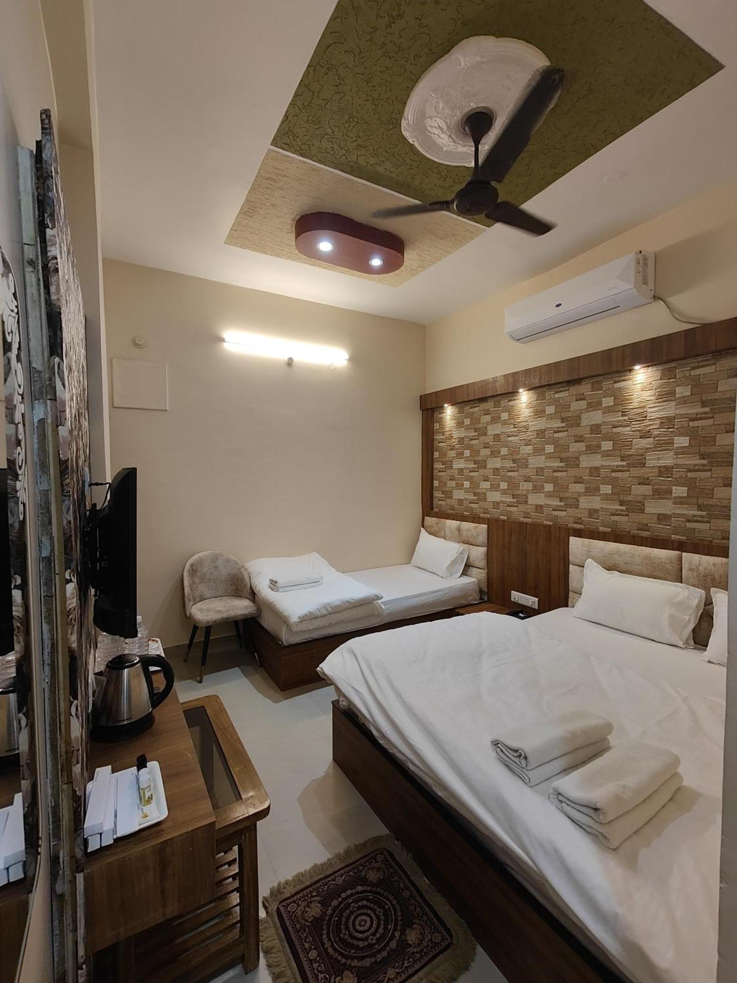 Hotel Mangal Murti Varanasi Exterior foto